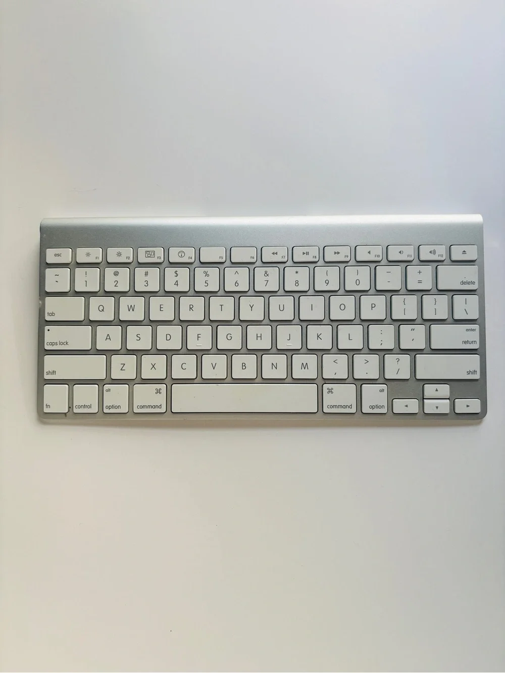 Apple Aluminum Bluetooth Keyboard in Silver with White Keys
